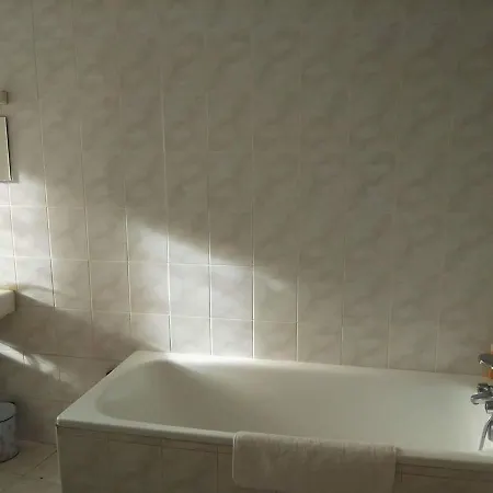 Small, Discreet And Bright Townhouse Apartament
